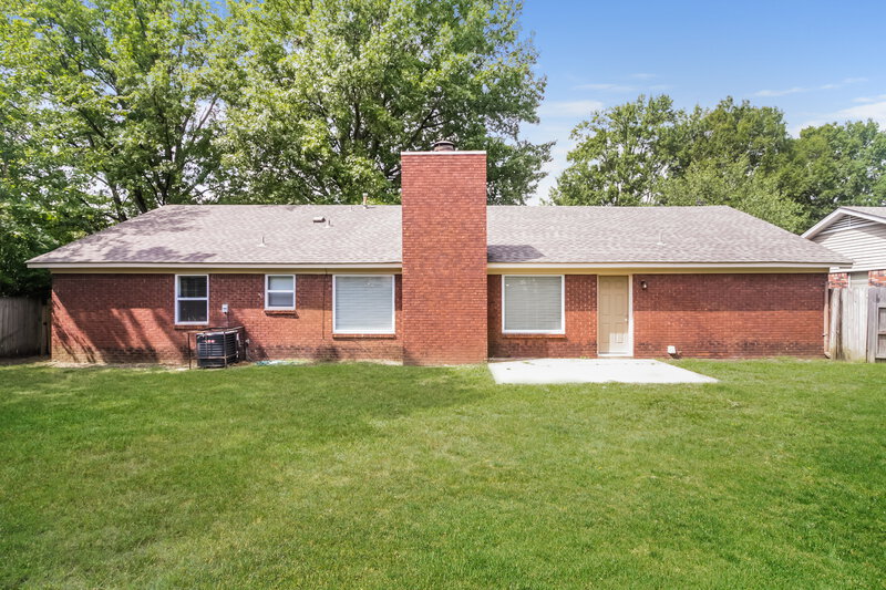 1,455/Mo, 4102 Royalcrest Dr Memphis, TN 38115 Rear View 2