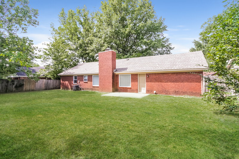 1,455/Mo, 4102 Royalcrest Dr Memphis, TN 38115 Rear View 3