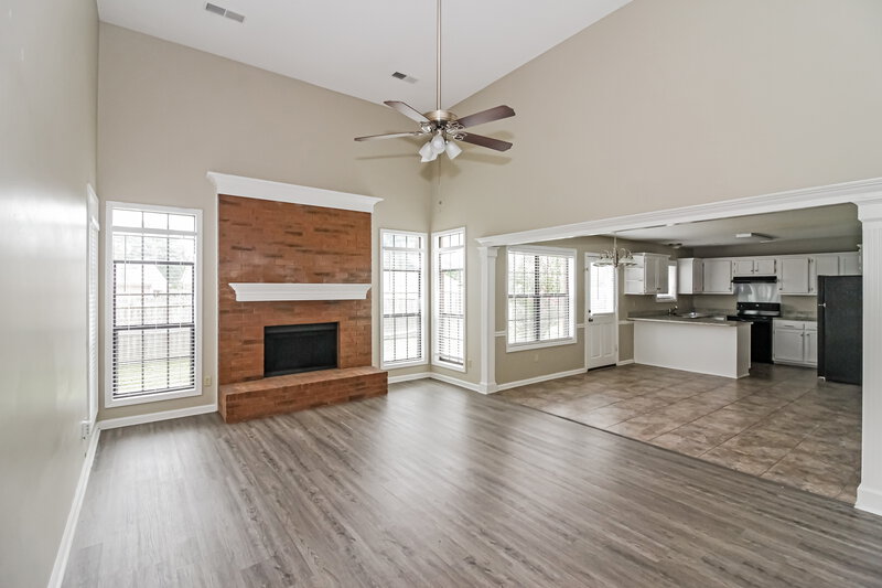 2,125/Mo, 8220 S Glynn Vale Cove Memphis, TN 38125 Living Room View