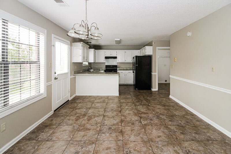 2,125/Mo, 8220 S Glynn Vale Cove Memphis, TN 38125 Dining Room View 2
