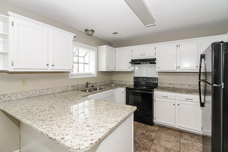 2,125/Mo, 8220 S Glynn Vale Cove Memphis, TN 38125 Kitchen View