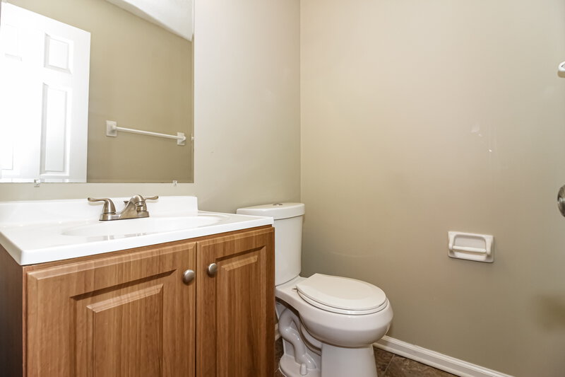 2,125/Mo, 8220 S Glynn Vale Cove Memphis, TN 38125 Powder Room View