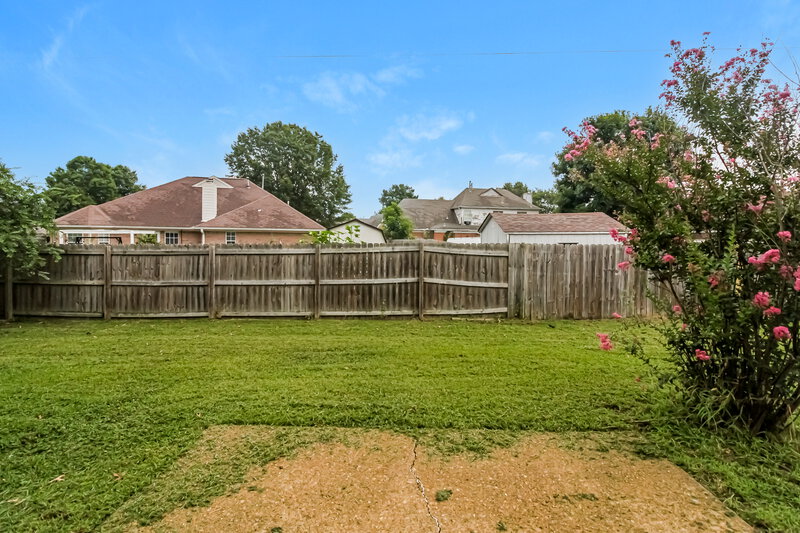 2,125/Mo, 8220 S Glynn Vale Cove Memphis, TN 38125 Rear View 2