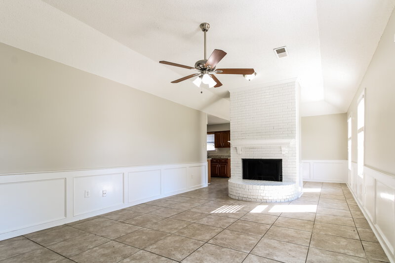 1,460/Mo, 6150 Valleydale Dr Memphis, TN 38141 Living Room View