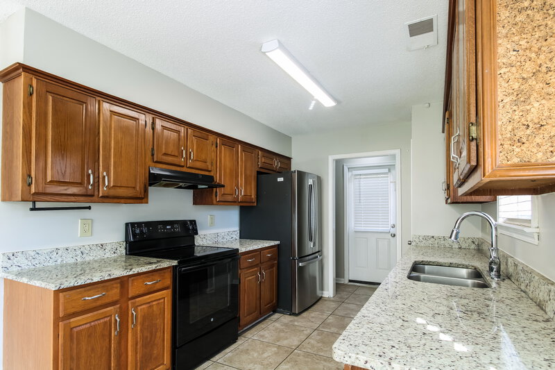 1,460/Mo, 6150 Valleydale Dr Memphis, TN 38141 Kitchen View