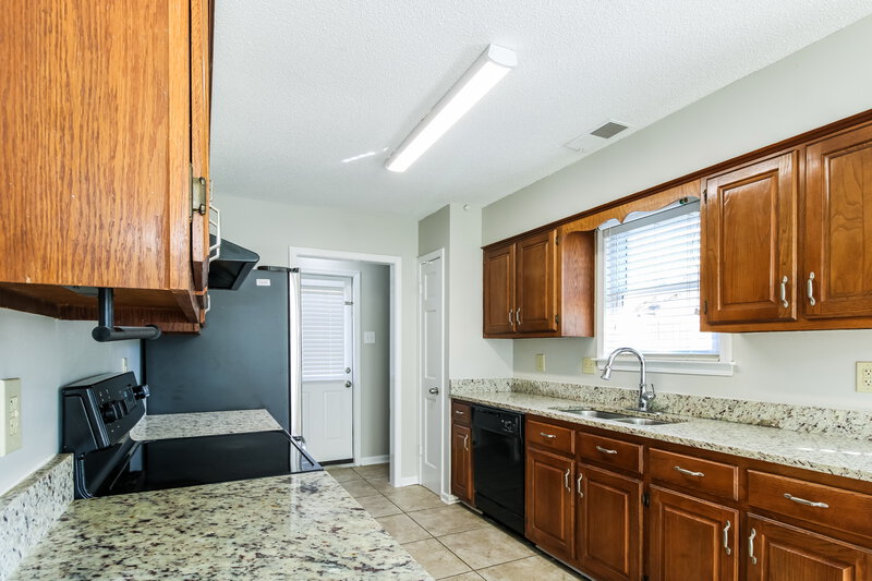1,460/Mo, 6150 Valleydale Dr Memphis, TN 38141 Kitchen View 2