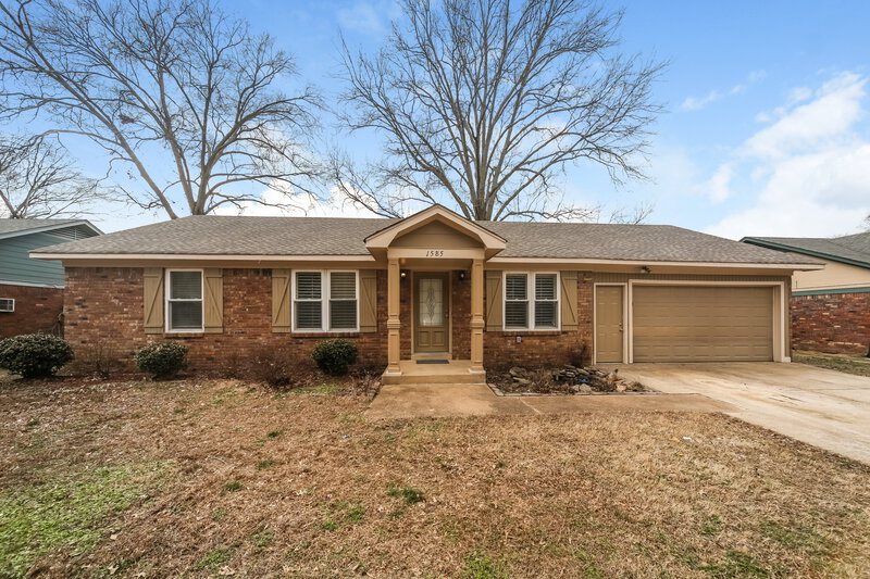 2,220/Mo, 1585 Pepperwood St Memphis, TN 38134 Front View