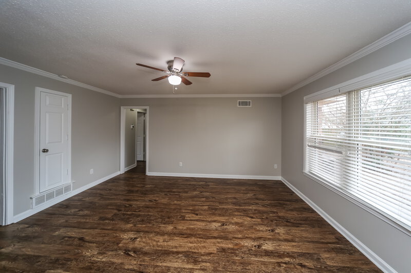 2,220/Mo, 1585 Pepperwood St Memphis, TN 38134 Living Room View 2