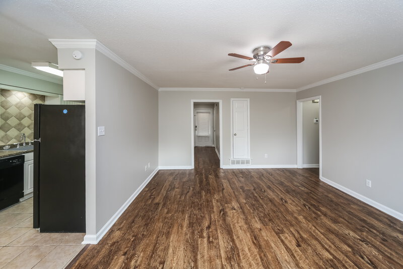 2,220/Mo, 1585 Pepperwood St Memphis, TN 38134 Living Room View 3