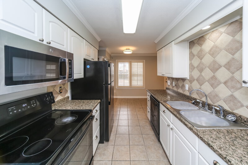 2,220/Mo, 1585 Pepperwood St Memphis, TN 38134 Kitchen View