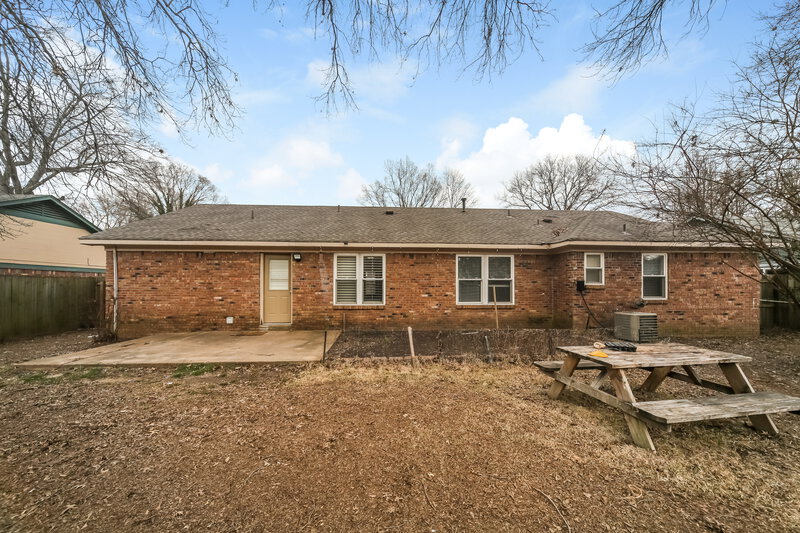 2,220/Mo, 1585 Pepperwood St Memphis, TN 38134 Rear View 2