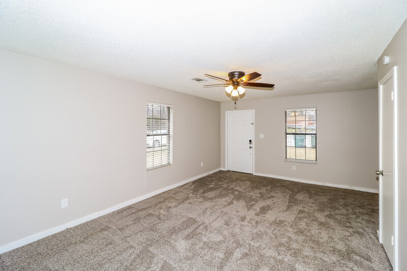 0/Mo, 3747 Kerwin Dr Memphis, TN 38128 Living Room View