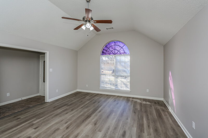 1,735/Mo, 5912 Chadwell Rd Millington, TN 38053 Living Room View 2