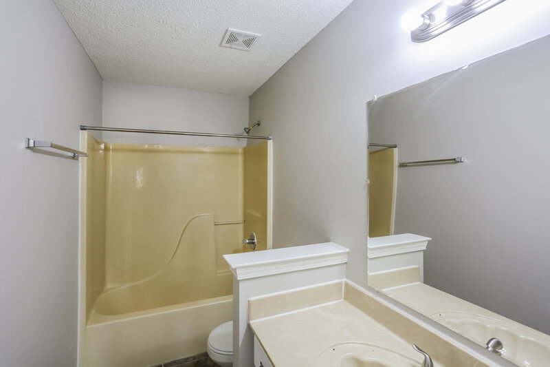 1,735/Mo, 5912 Chadwell Rd Millington, TN 38053 Bathroom View