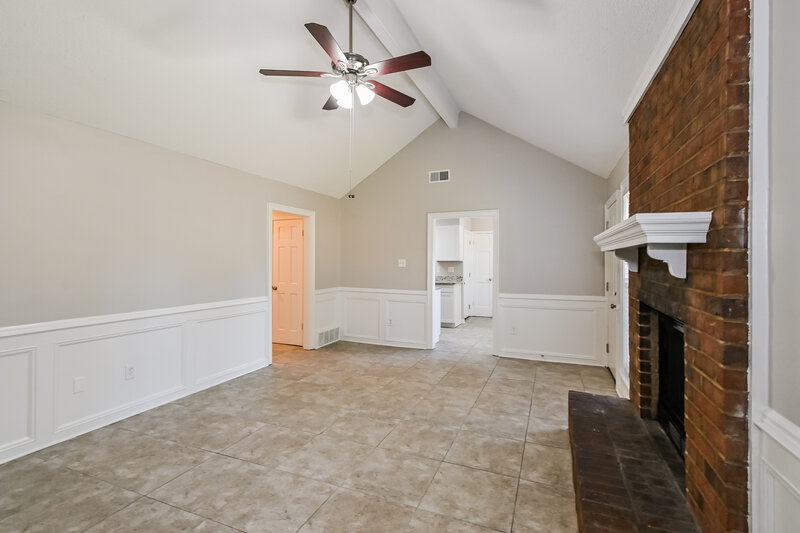 1,485/Mo, 5826 N Newberry Ln Memphis, TN 38115 Living Room View