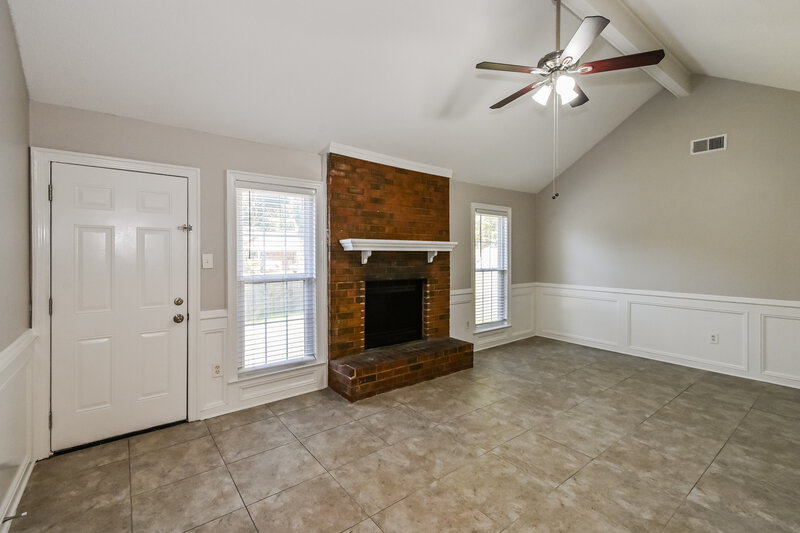 1,485/Mo, 5826 N Newberry Ln Memphis, TN 38115 Living Room View 2