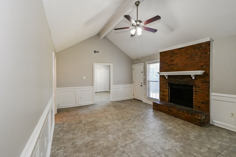 1,485/Mo, 5826 N Newberry Ln Memphis, TN 38115 Living Room View 3