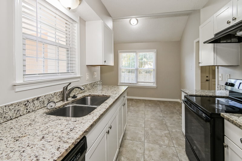 1,485/Mo, 5826 N Newberry Ln Memphis, TN 38115 Kitchen View