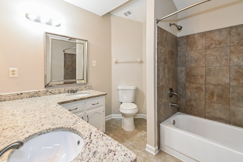 1,485/Mo, 5826 N Newberry Ln Memphis, TN 38115 Main Bathroom View