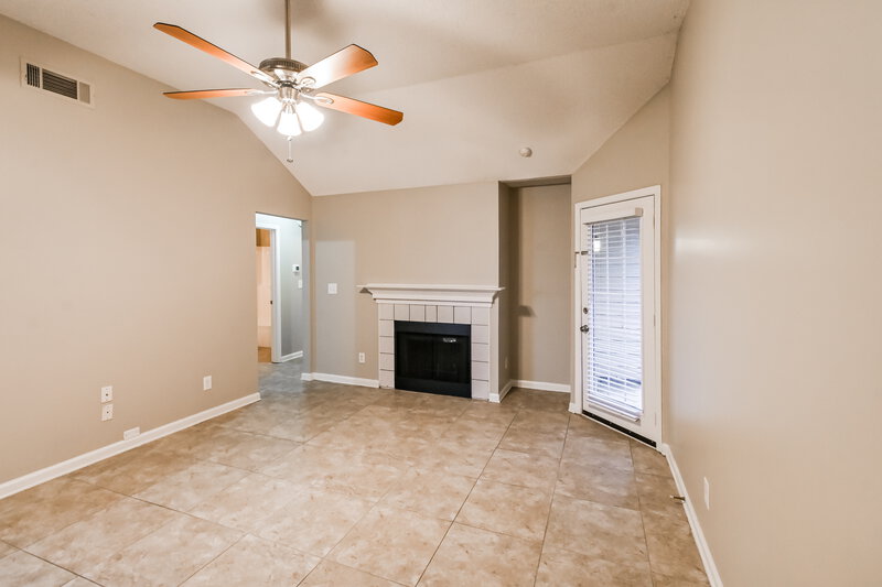 1,990/Mo, 3542 E Regency Park Circle Memphis, TN 38115 Living Room View