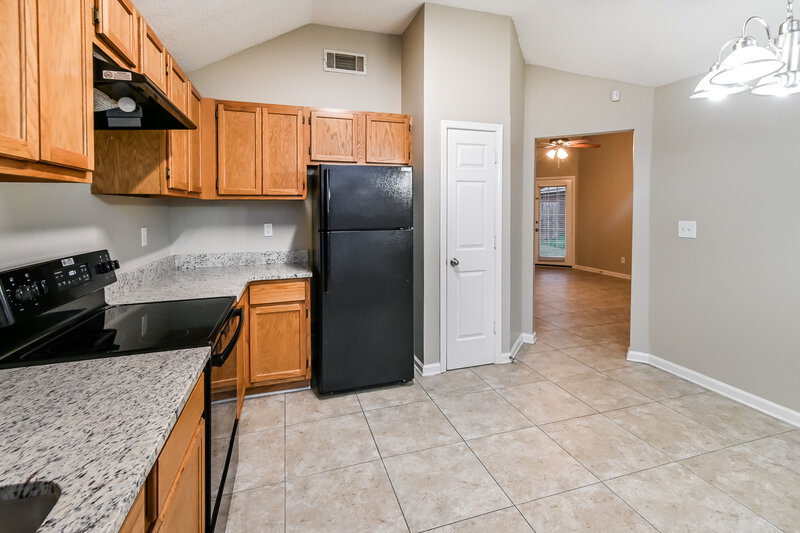 1,990/Mo, 3542 E Regency Park Circle Memphis, TN 38115 Kitchen View 2