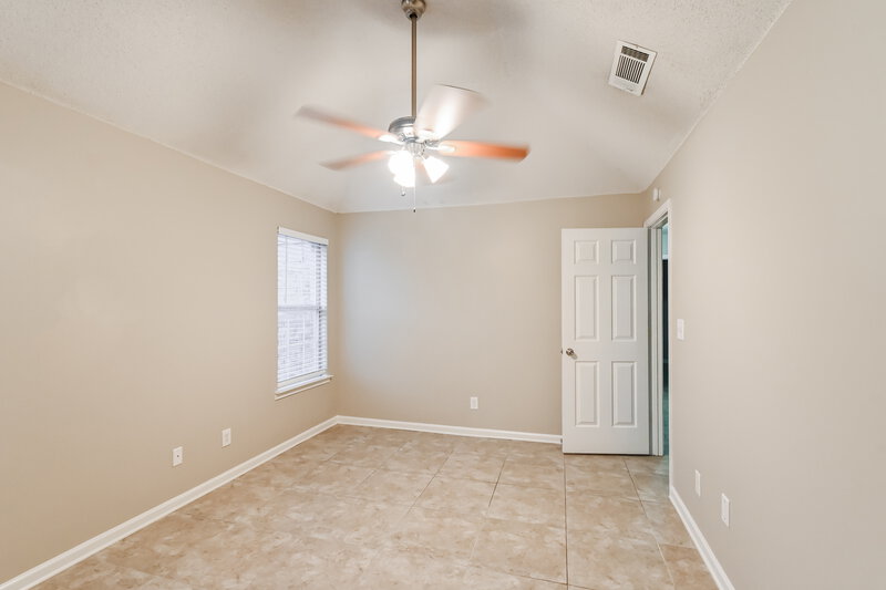 1,990/Mo, 3542 E Regency Park Circle Memphis, TN 38115 Main Bedroom View