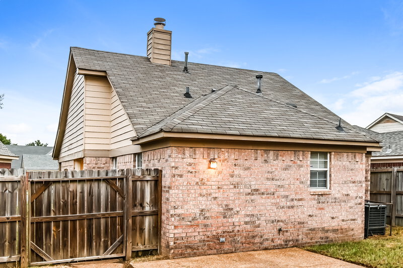 1,990/Mo, 3542 E Regency Park Circle Memphis, TN 38115 Rear View