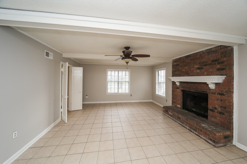 1,515/Mo, 7272 Eggleston Rd Memphis, TN 38125 Living Room View 2