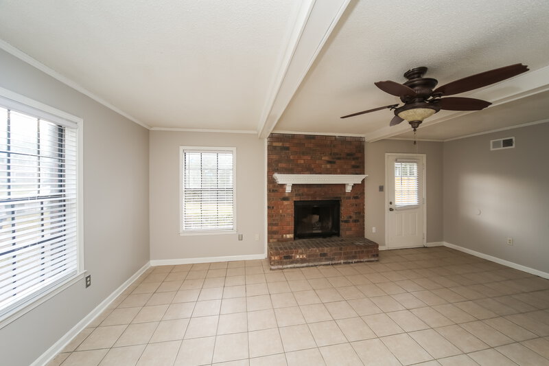 1,515/Mo, 7272 Eggleston Rd Memphis, TN 38125 Living Room View 3