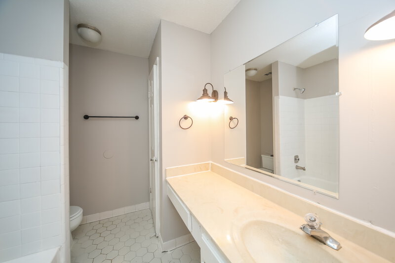 1,515/Mo, 7272 Eggleston Rd Memphis, TN 38125 Main Bathroom View