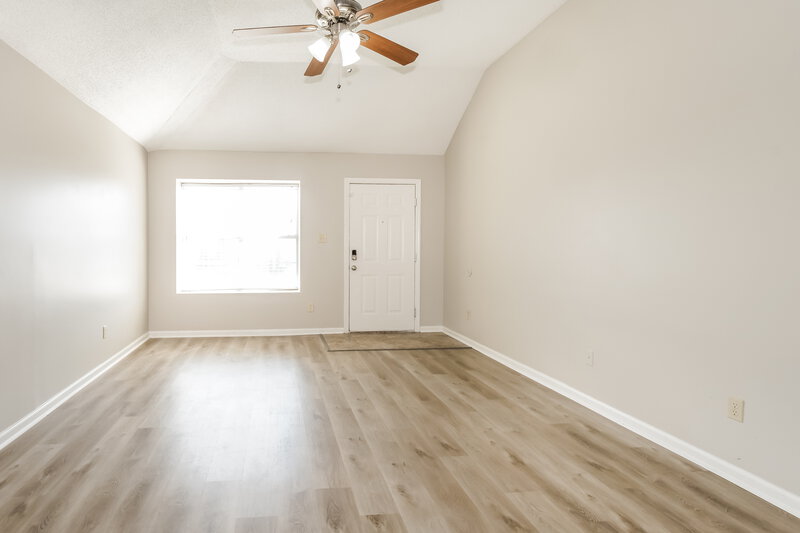 1,530/Mo, 4550 Cedar Leaf Cove Memphis, TN 38128 Living Room View 2