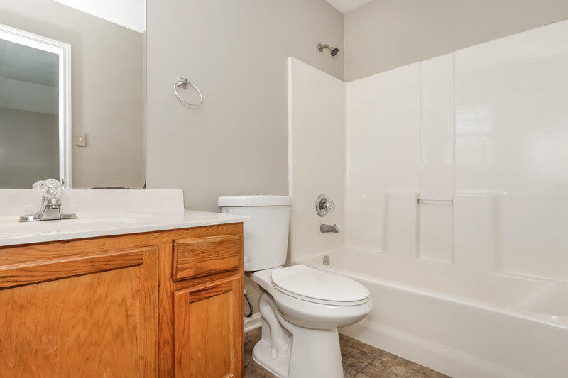 1,530/Mo, 4550 Cedar Leaf Cove Memphis, TN 38128 Bathroom View