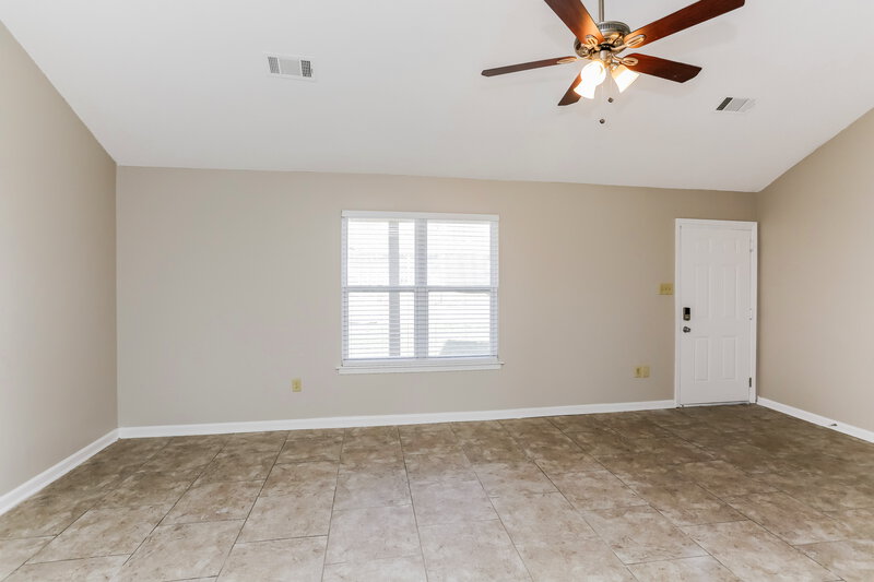 1,645/Mo, 5305 N Oak Court Cv Memphis, TN 38141 Living Room View