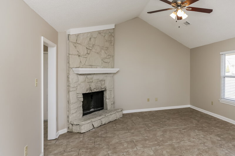 1,645/Mo, 5305 N Oak Court Cv Memphis, TN 38141 Living Room View 2