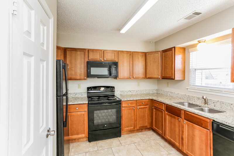 1,645/Mo, 5305 N Oak Court Cv Memphis, TN 38141 Kitchen View