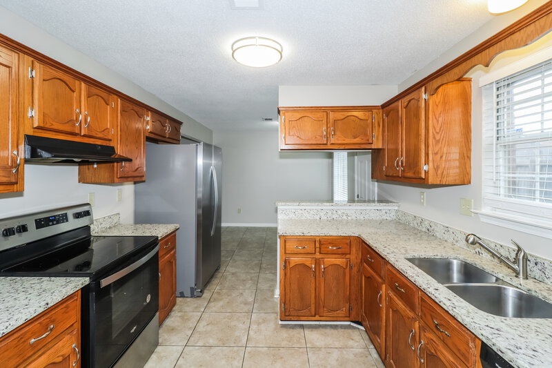 1,570/Mo, 2612 Appling Glen Dr Memphis, TN 38133 Kitchen View