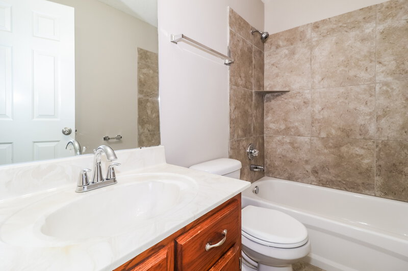 1,570/Mo, 2612 Appling Glen Dr Memphis, TN 38133 Bathroom View