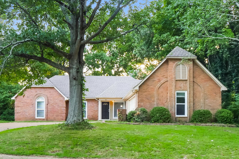 1,950/Mo, 965 Hunters Point Dr Memphis, TN 38018 External View