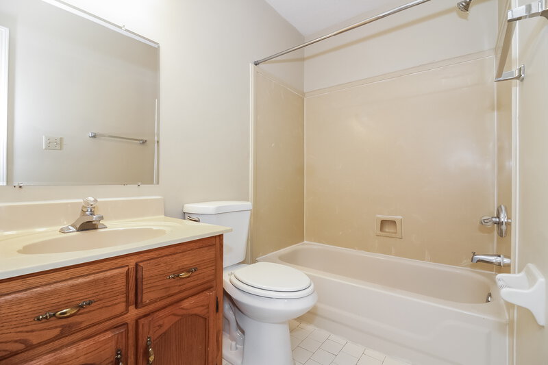 1,545/Mo, 8929 Fulton Cove Cordova, TN 38016 Bathroom View