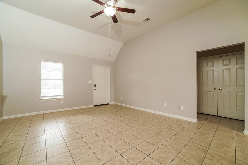 1,510/Mo, 6712 Ross Manor Dr Memphis, TN 38141 Living Room View 2