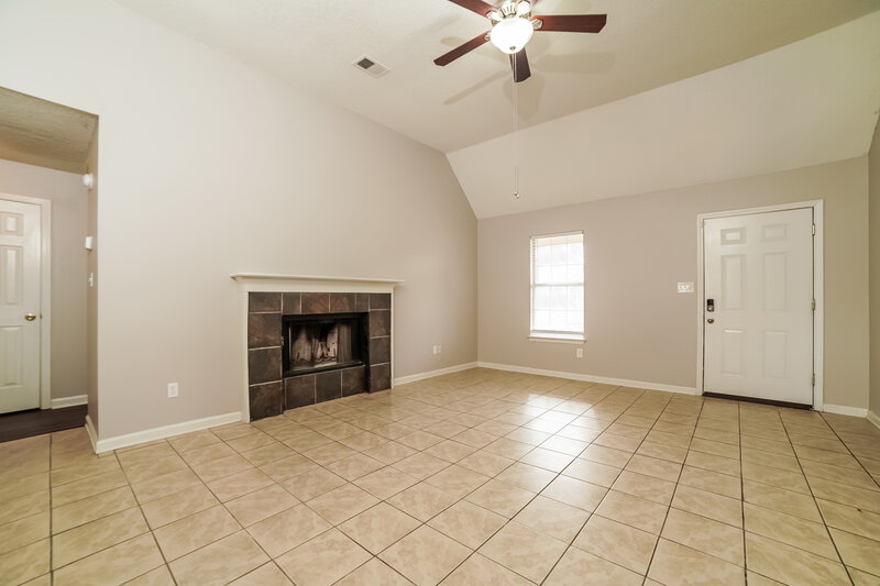 1,510/Mo, 6712 Ross Manor Dr Memphis, TN 38141 Living Room View 3