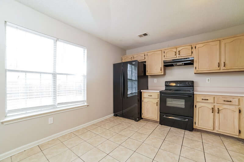1,510/Mo, 6712 Ross Manor Dr Memphis, TN 38141 Kitchen View 2