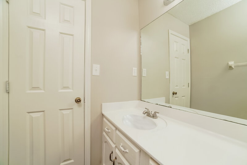 1,510/Mo, 6712 Ross Manor Dr Memphis, TN 38141 Main Bathroom View 2