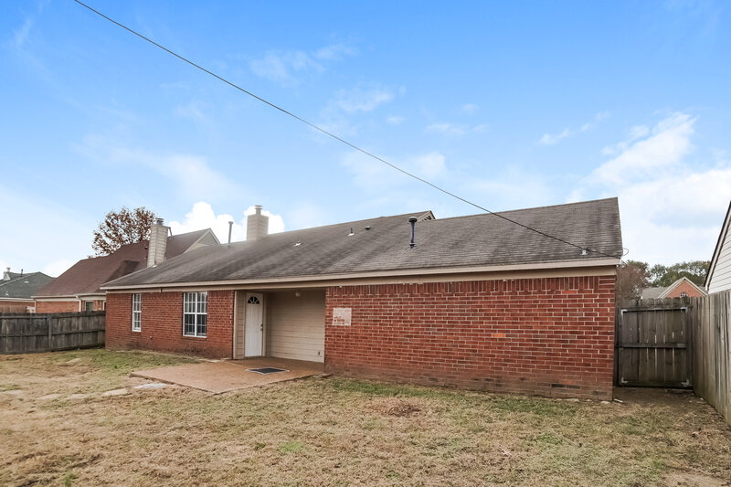 1,510/Mo, 6712 Ross Manor Dr Memphis, TN 38141 Rear View