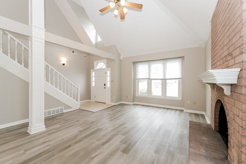 1,880/Mo, 5158 Overview Ridge Memphis, TN 38141 Living Room View 2