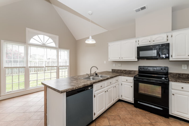 1,880/Mo, 5158 Overview Ridge Memphis, TN 38141 Kitchen View