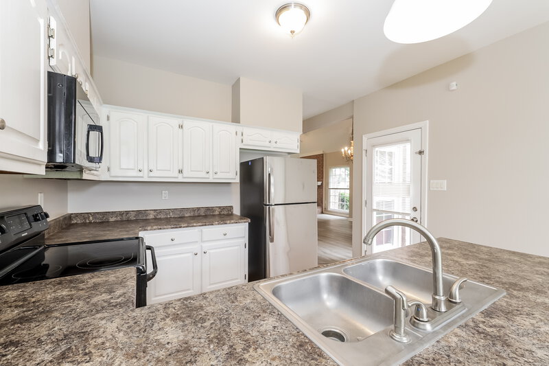 1,880/Mo, 5158 Overview Ridge Memphis, TN 38141 Kitchen View 2