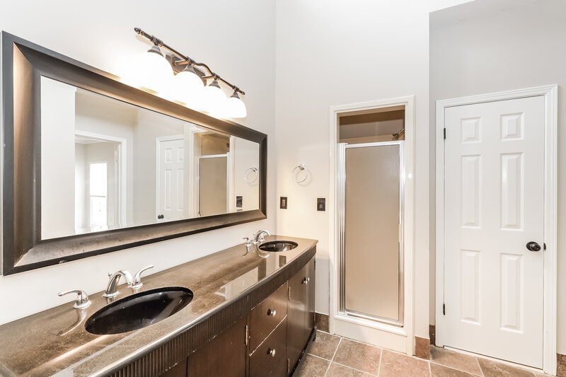 1,880/Mo, 5158 Overview Ridge Memphis, TN 38141 Main Bathroom View