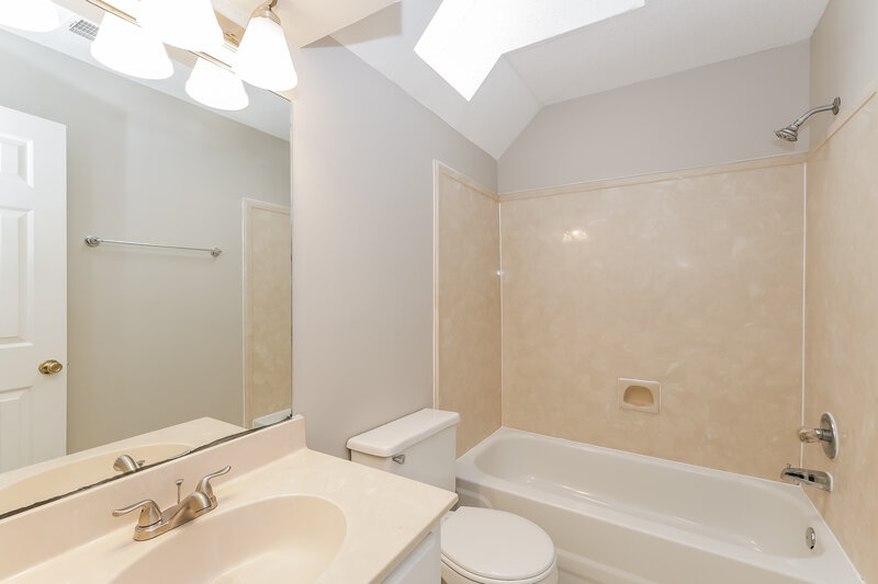 1,880/Mo, 5158 Overview Ridge Memphis, TN 38141 Bathroom View