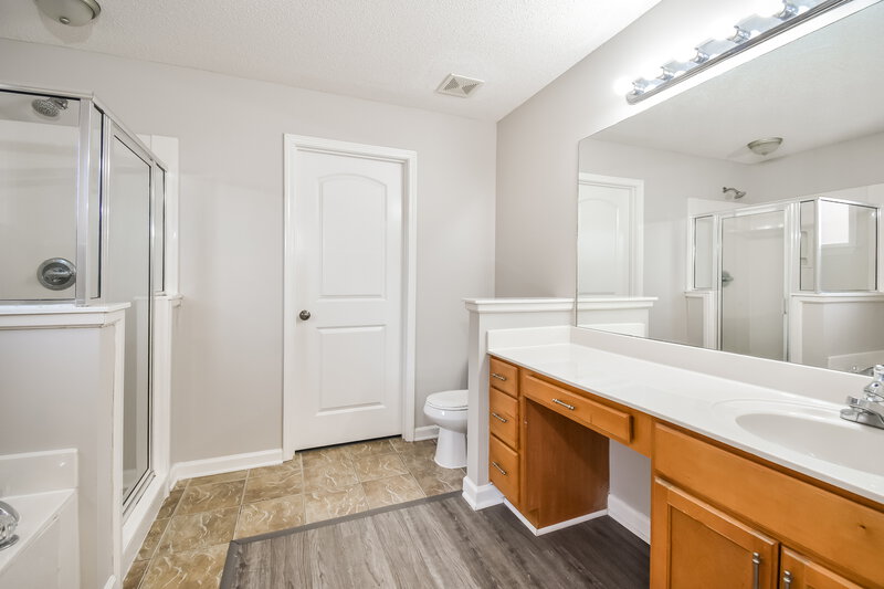 1,720/Mo, 10173 Evening Hill Cordova, TN 38016 Main Bathroom View